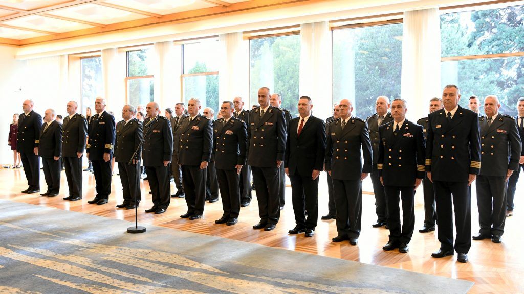 FOTO Milanović uručio časničke bodeže umirovljenim visokim časnicima OSRH i zahvalio im na služenju Domovini