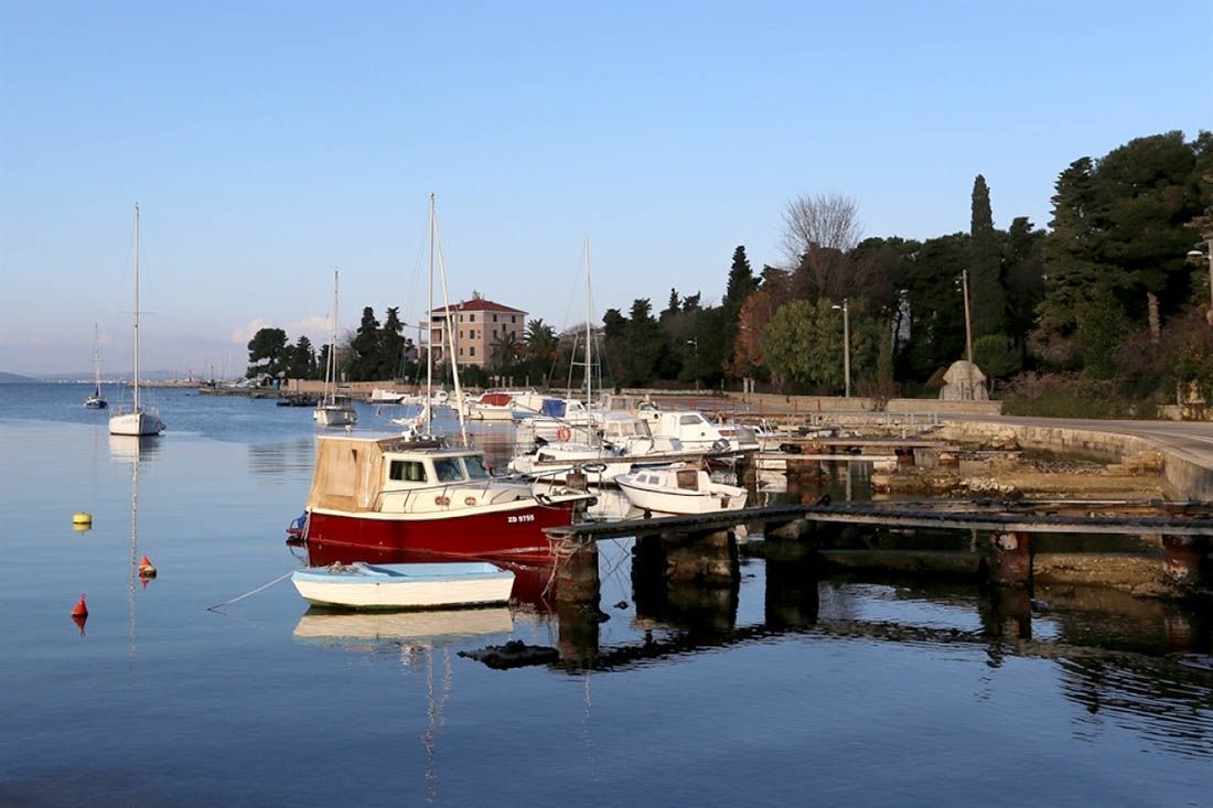 Iz broda na zadarskoj Puntamici ukraden akumulator i vanbrodski motor