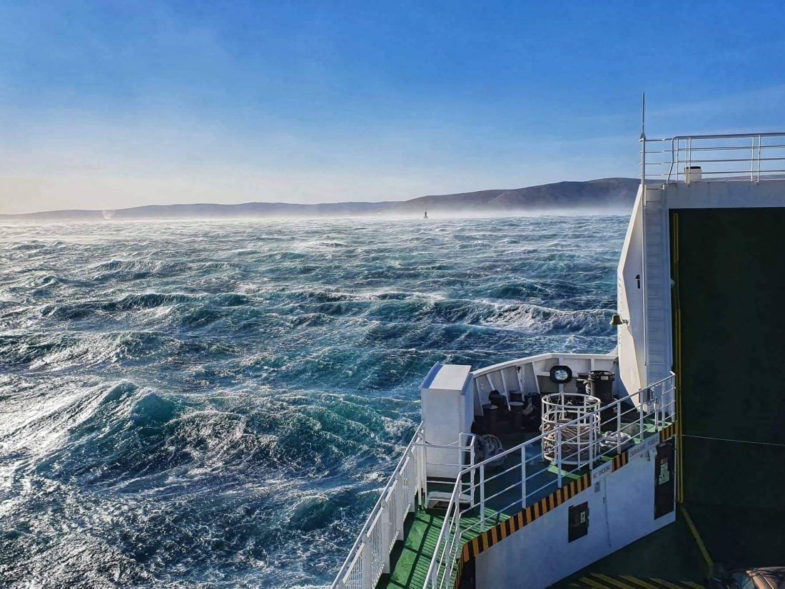 OLUJNA BURA Ne plovi se do nekih otoka, otežan promet na cestama