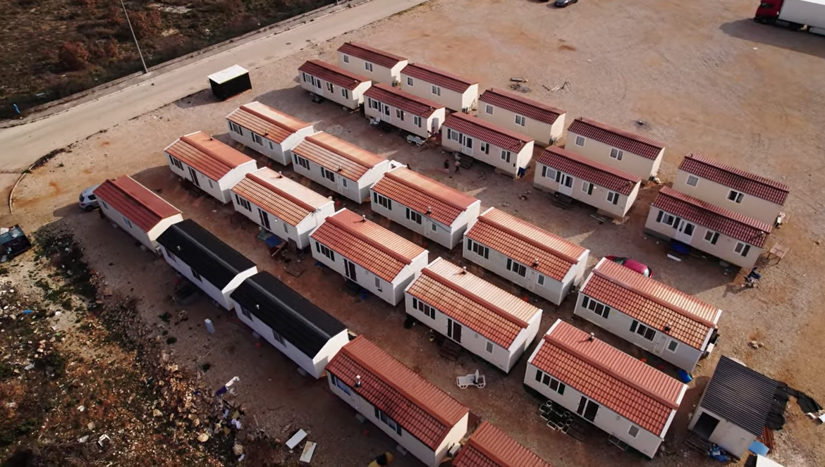 Strane radnike smjestili u ilegalno naselje u industrijskoj zoni pored Benkovca