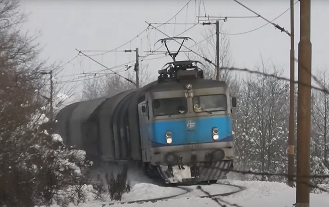 VLAK U SNIJEGU - HŽ uveo dodatne vlakove prema Splitu, karte gotovo rasprodane!