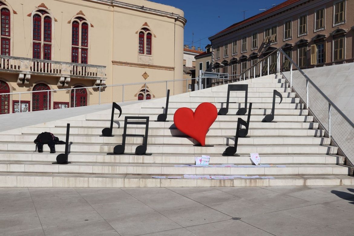 FOTO Dječica iz šibenskih vrtića i osnovnih škola krasila obilježavanje "Valentinova u Šibeniku"