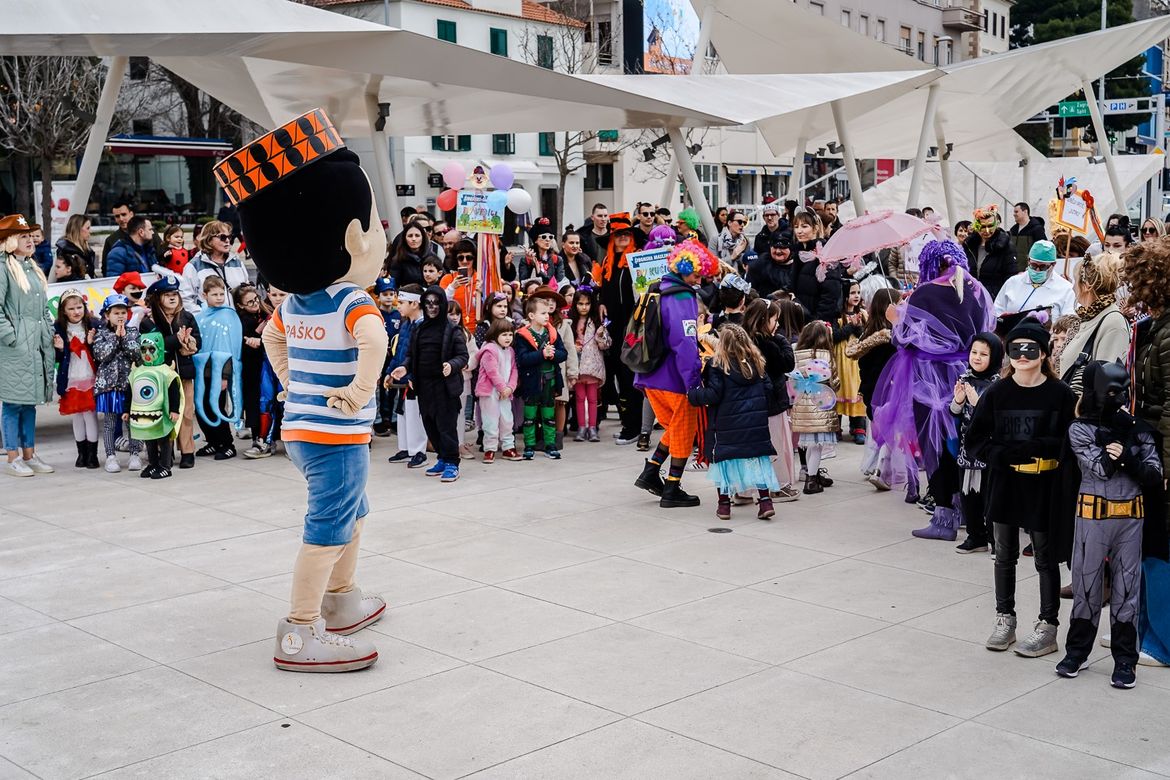 FOTO "Šibenska maslina i smilje - U maškarama nema zbilje!"