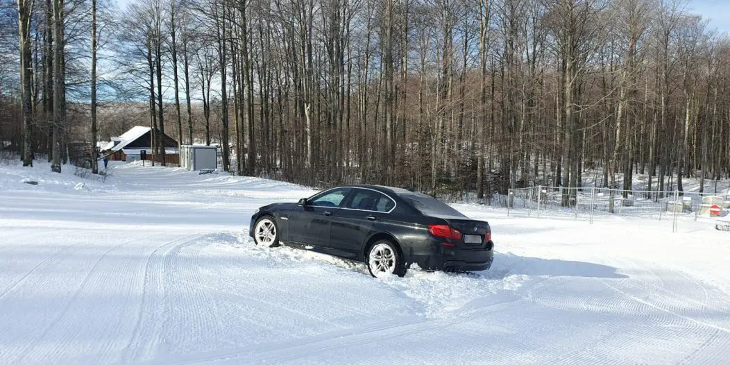 STRAVIČNE SCENE Istrenirani borci divljali BMW-om na Platku, zapeli, pa pretukli HGSS-ovce