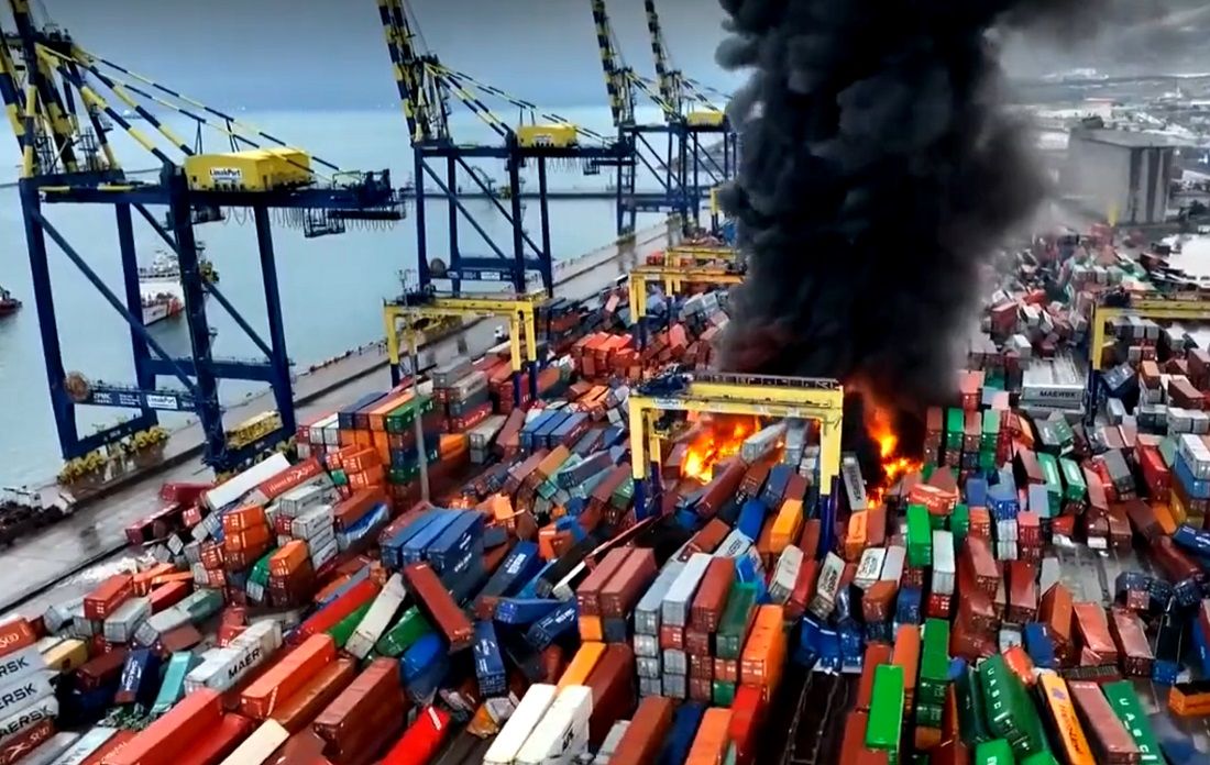 FOTO/VIDEO Iz porazbacanih kontejnera u turskoj luci izbio veliki požar