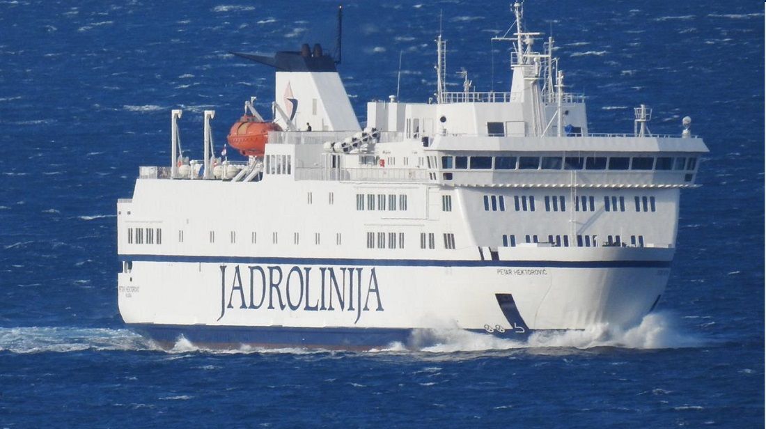 Ne plove brojne linije prema otocima, olujni udari vjetra zatvorili brzu cestu Solin - Klis!