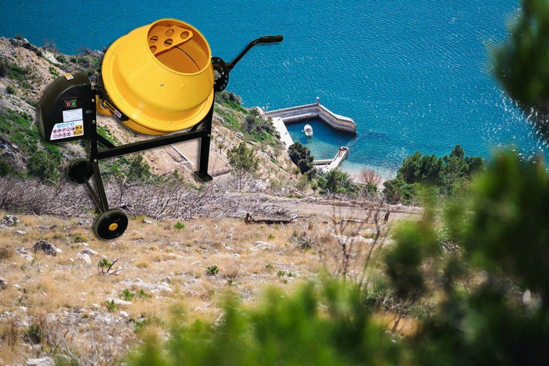 Nakon istarskih divljaka, državna meta za rušenje je Latković i "njegova" Vruja, a on se žali: "Pa gdje meni?"