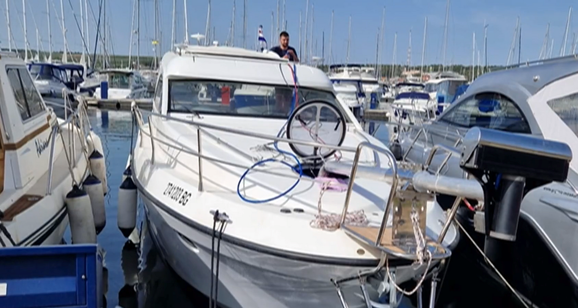 Policija zbog skupih auta i jahte češlja prostorije Geodetskog fakulteta!