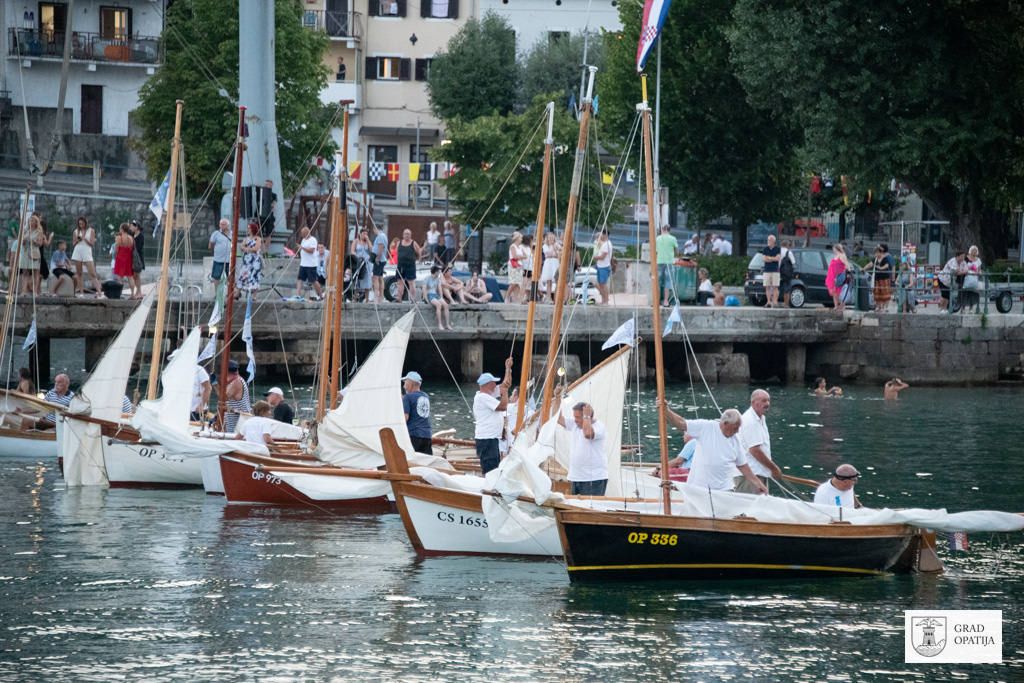 Regata tradicijskih barki i manifestacija 'Šparuga i vino' ove subote u Iki
