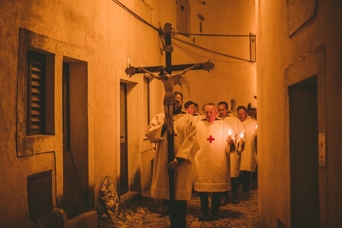 Vrbnički kapari procesijom obilježili Veliki petak