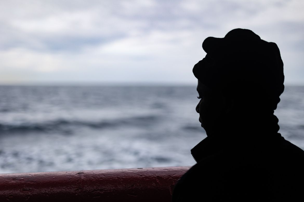 Između Grčke i Malte pluta brod s oko 400 ljudi u koji prodire more