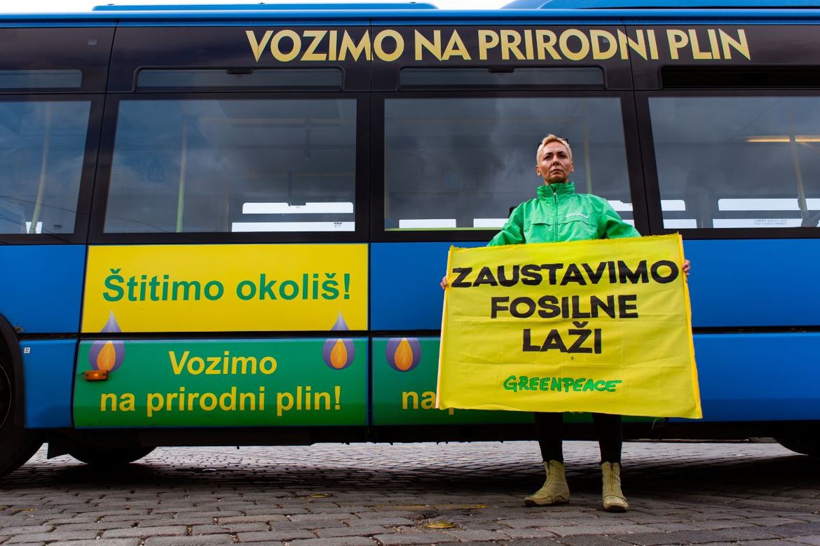 Greenpeace prozvao  Zagreb i Rijeku zbog promoviranja  fosilnog plina, a na prosvjed stigli u sintetičkoj odjeći!