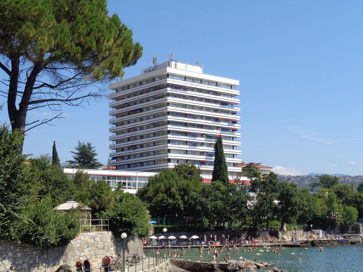 Pronađen sumnjiv objekt u opatijskom hotelu, sumnja se na bombu!