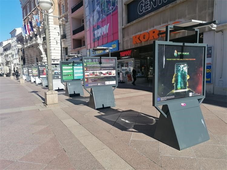 Na riječkom Korzu postavljena izložba projekta za smanjenje broja šumskih požara