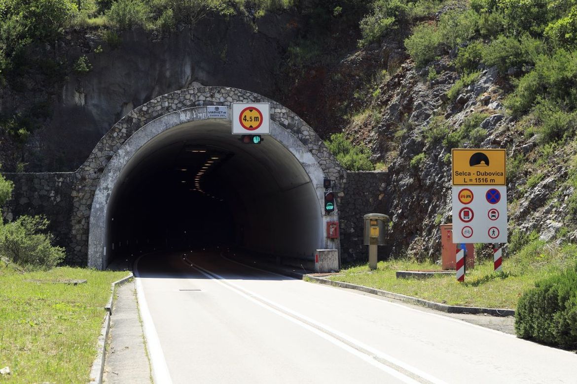 TEŠKA PROMETNA NA HVARU Jedna osoba helikopterom prevezana u KBC Split