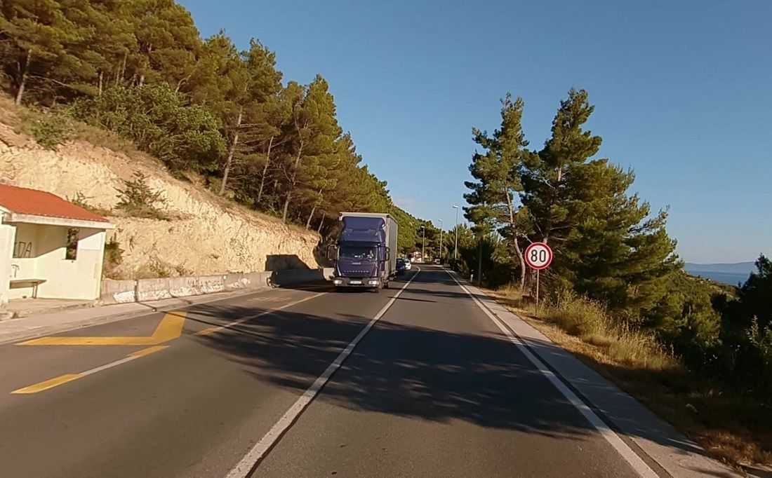 Tri osobe ozlijeđene u prometnoj nesreći kod Promajne na Makarskoj rivijeri