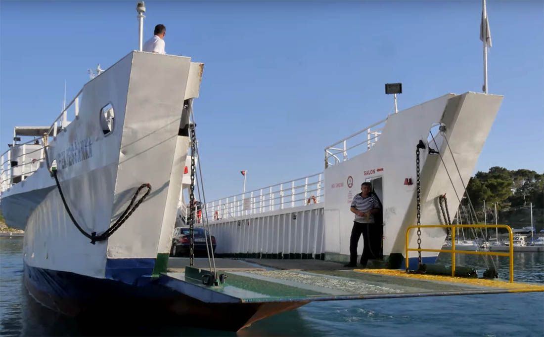 Jaka bura na Jadranu, ne plovi trajekt između Sumartina i Makarske