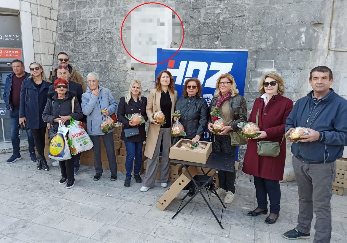 Trogirski HDZ-ovci dijelili sirnice i poruke za Uskrs, pa cenzurirali ploču spomena na oslobođenje od fašista
