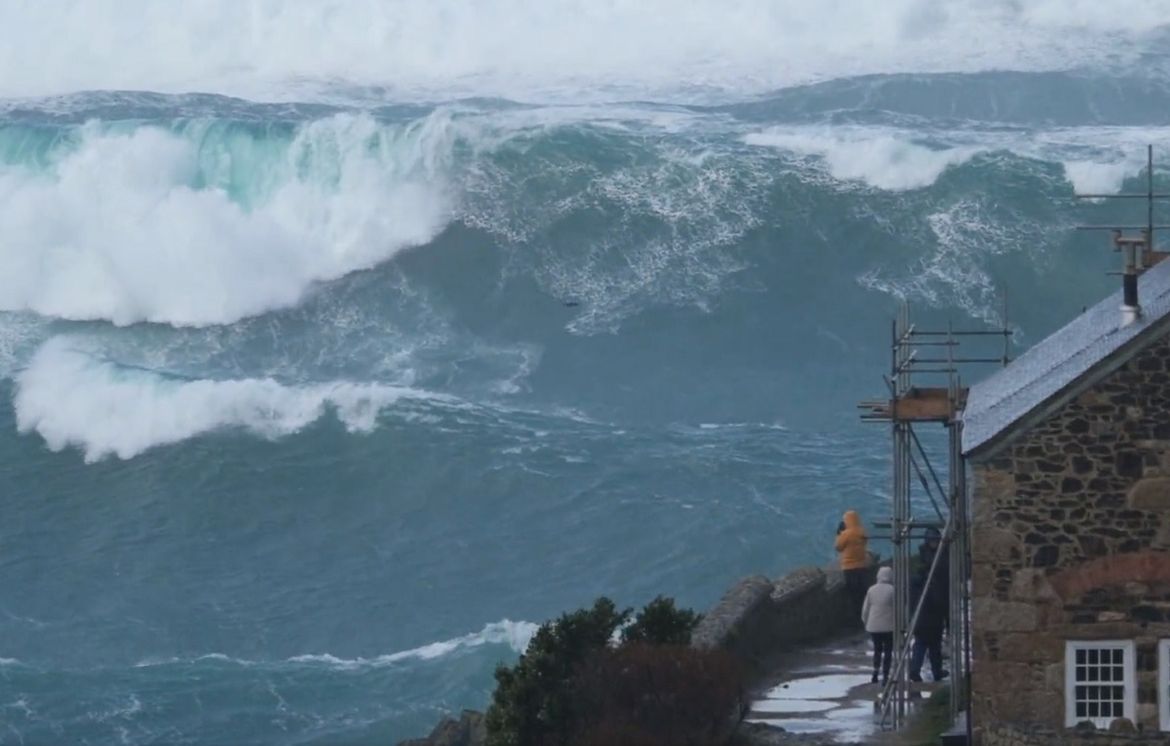 VIDEO Golemi valovi pogodili Otok, oluja dobila biblijsko ime