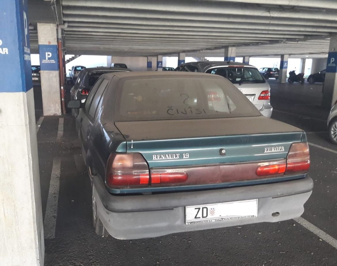 Zubčić: "Ravnatelj mjesecima drži auto na parkingu Poliklinike, a za pacijente nema mjesta"