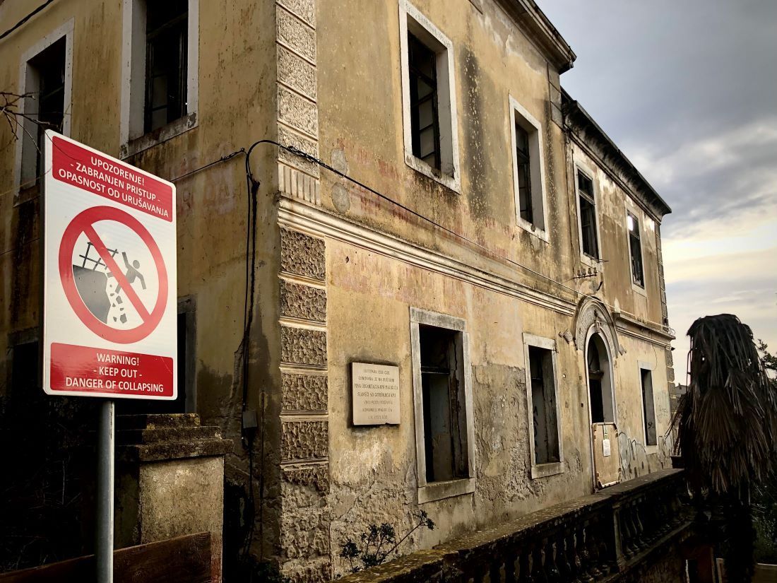 Prepolovljena cijena za staru školu u Malom Ižu potakla veći interes kupaca