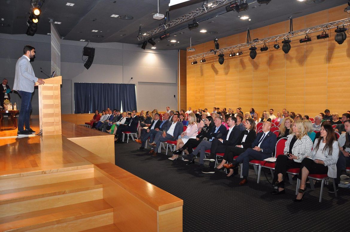 KONFERENCIJA O ODRŽIVOSTI OTOKA Razvijajmo pametne i samoodržive otoke!