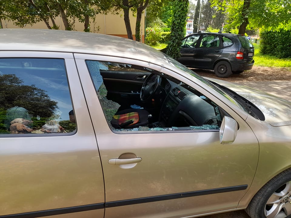 Zbog Dinamove zastavice dvojica u Zadru kamenovala automobil