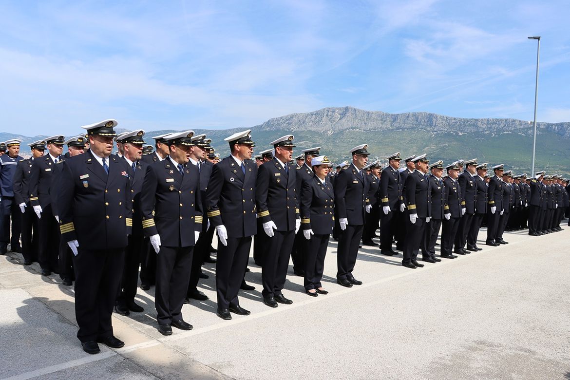FOTO Pripadnici Hrvatske ratne mornarice obilježili 32. obljetnicu osnutka Hrvatske vojske
