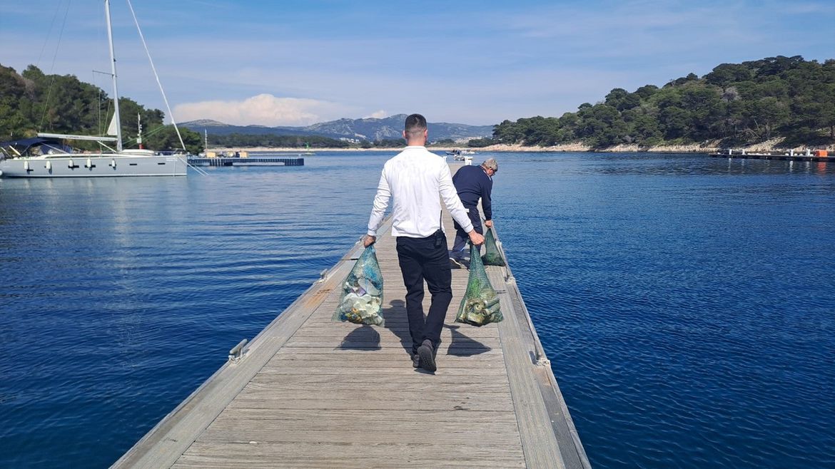 Održana velika akcija čišćenja mora i podmorja na Paklinskim otocima