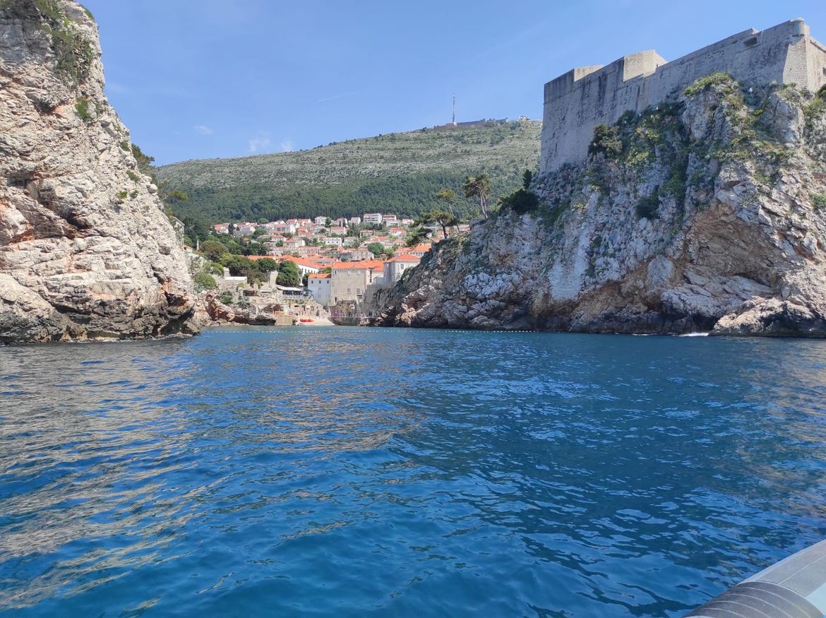 FOTO Postavljene brane u moru na dubrovačkim kupalištima