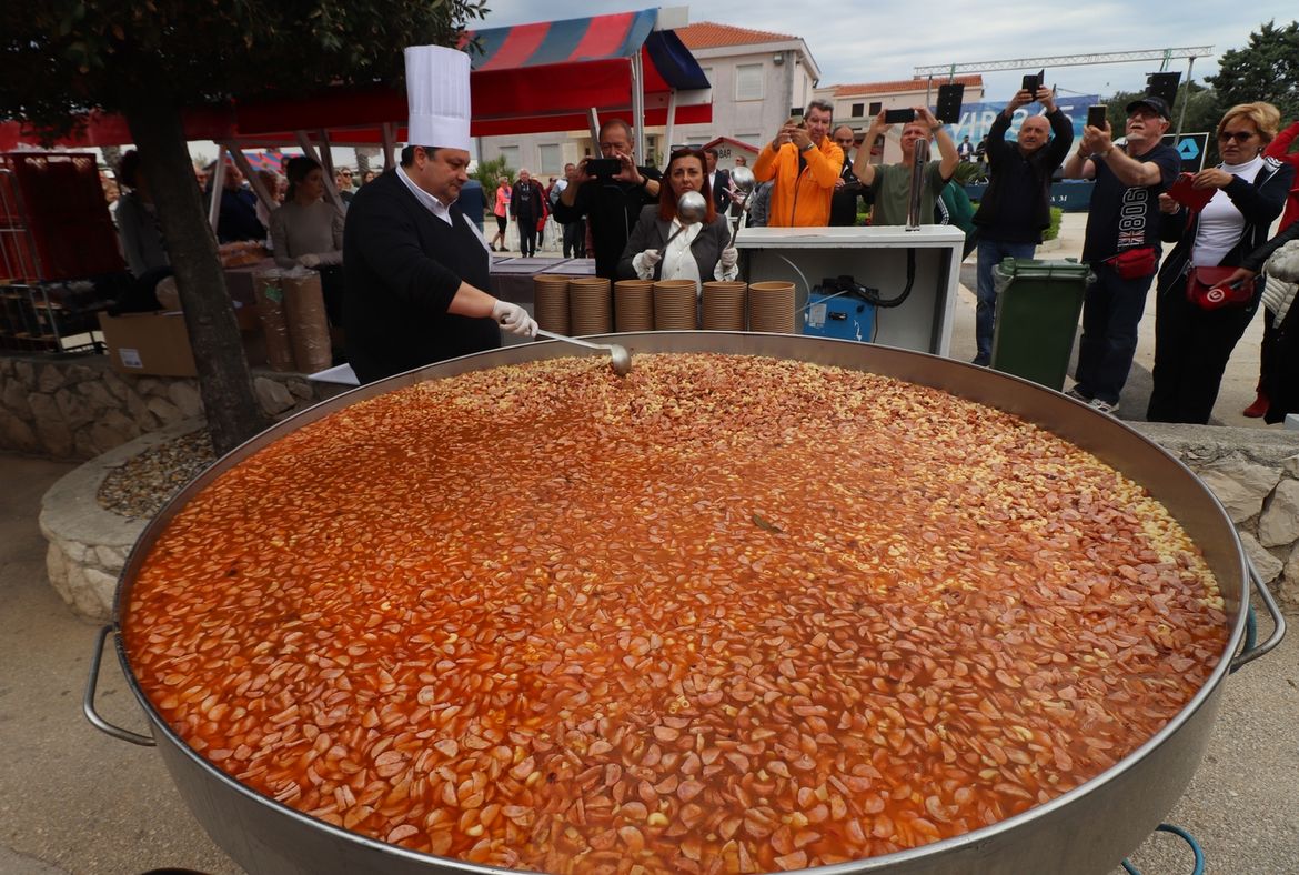 FOTO Prvomajska fešta na Viru okupila na tisuće ljudi iz cijelog svijeta!