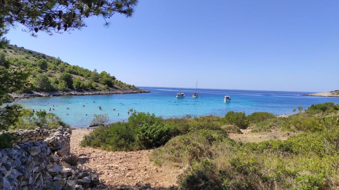 Član posade u infarktnom stanju spašen akcijom hitnog medicinskog prijevoza s otoka Levrnaka