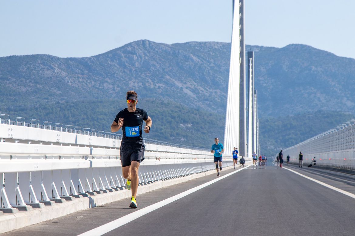 UTRKA PELJEŠKIM MOSTOM Trkački spektakl koji se ne propušta