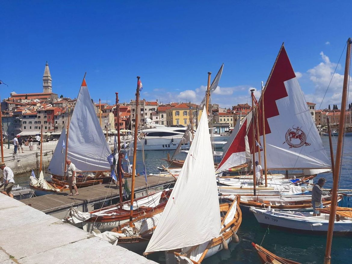 FOTO/VIDEO Održana 17. Rovinjska regata - fešta mora, tradicije i zajedništva