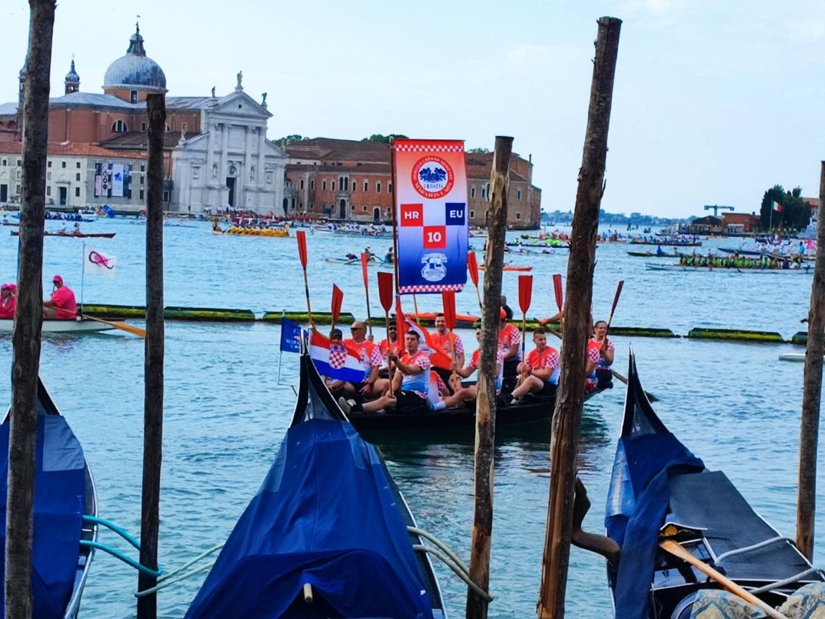 Neretvanska lađa na regati Vogalonga 2023.