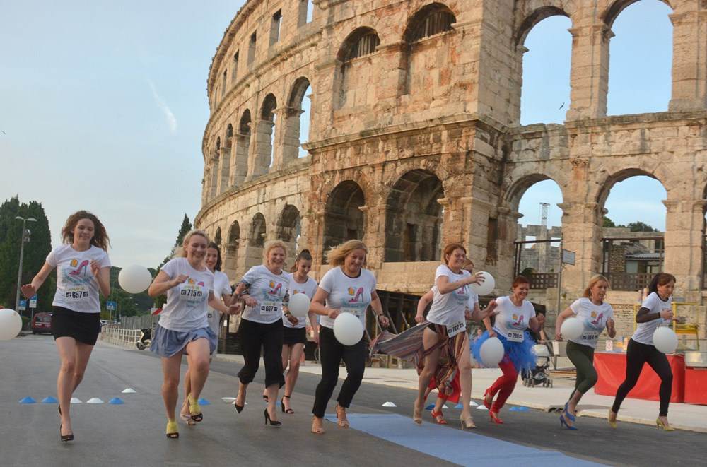 U Puli večeras utrka u štiklama - Minimalna visina štikle 7 cm