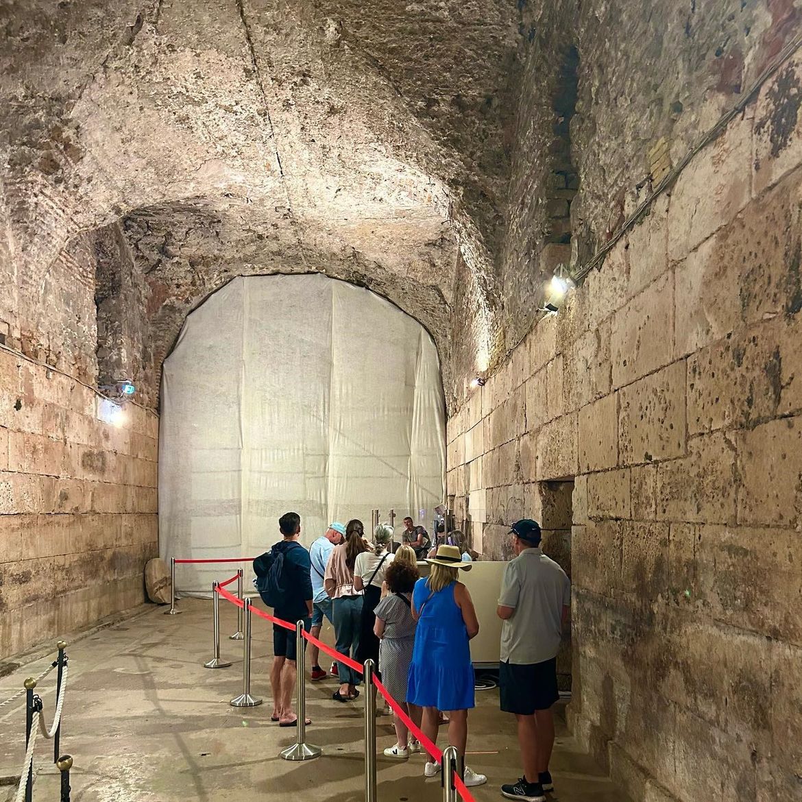 Muzej grada Splita upozorava  posjetitelje i turističke vodiče na radove u Dioklecijanovoj palači