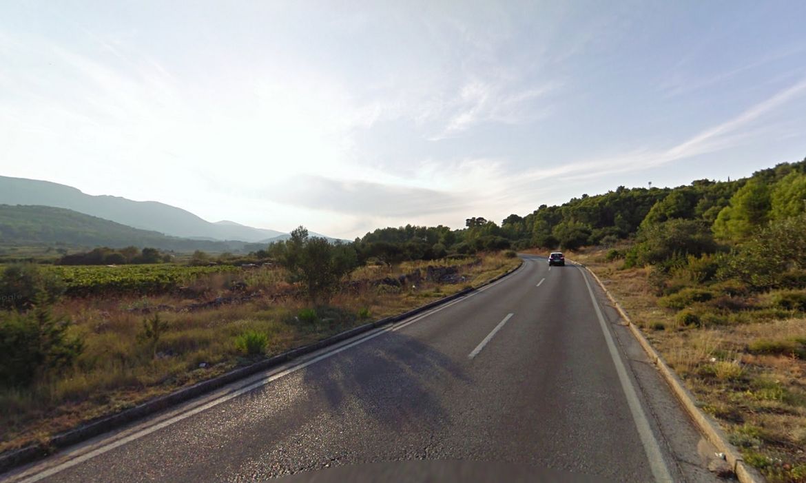 Na cesti Jelsa-Vrbovska pored motocikla pronađen mrtav muškarac