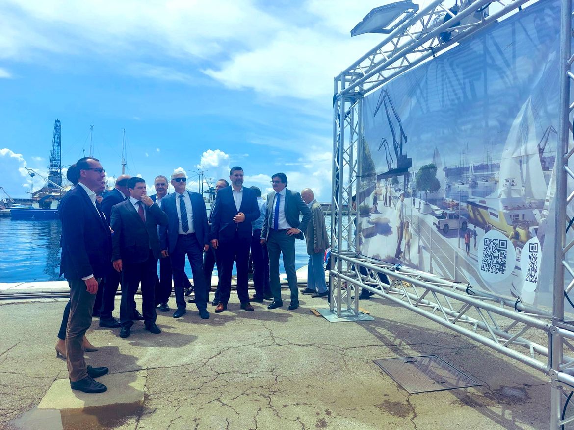 Butković uručio koncesijski ugovor za riječku marinu Porto Baroš