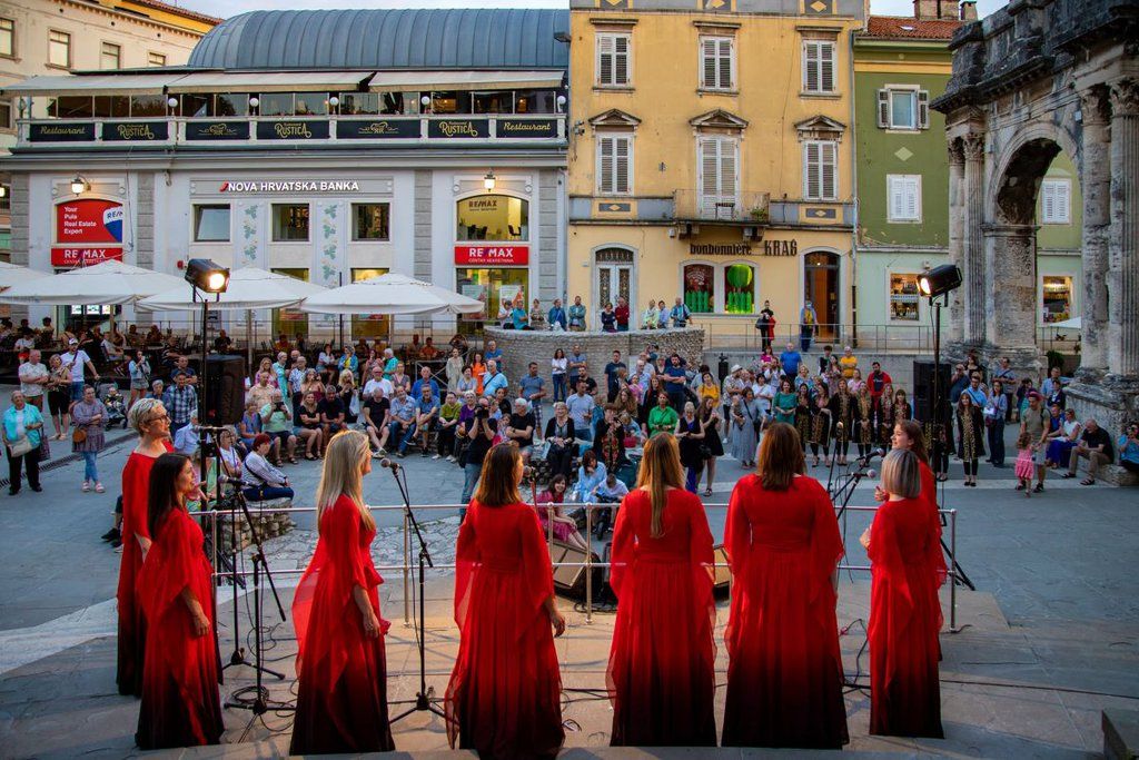 Jedina ženska klapa u Argentini svratila do Pule, pripadaju drugoj generaciji hrvatskih iseljenika