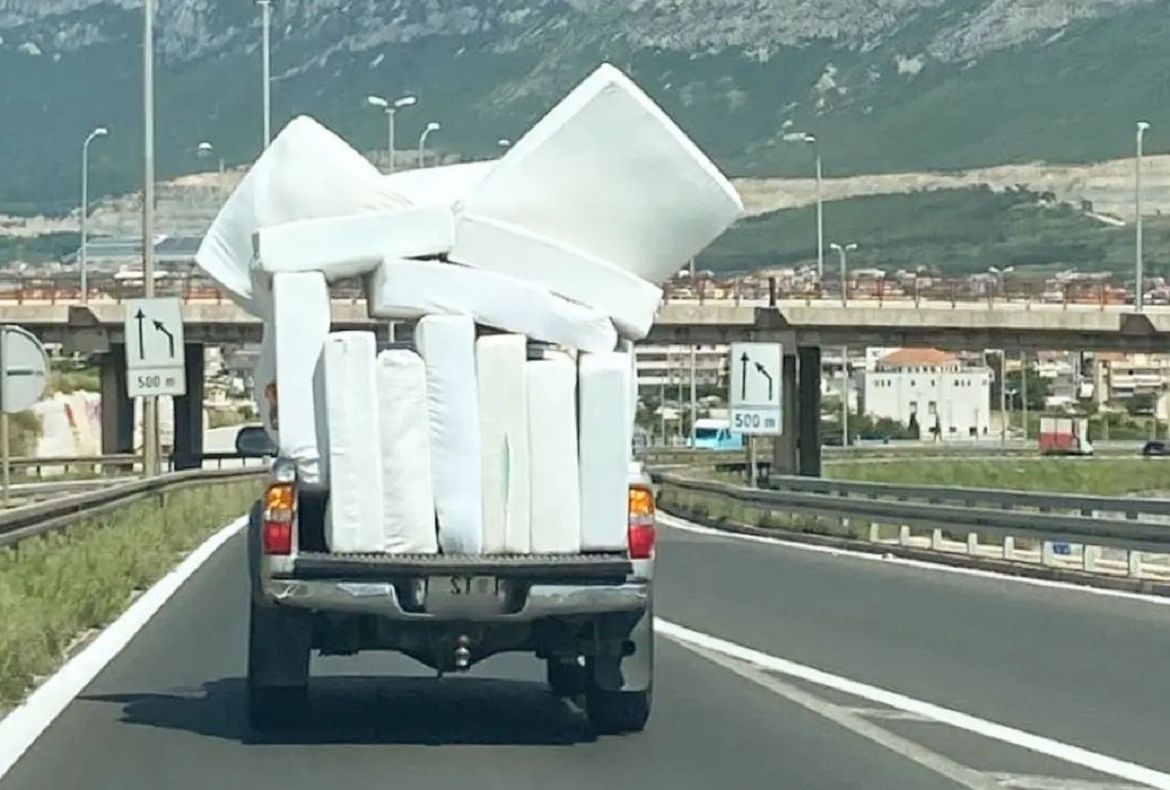 Urnebesna fotografija iz Splita: "Vjesnici sezone u Dalmaciji"