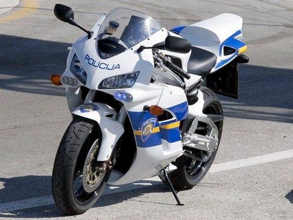 Obavljajući službu teško ozlijeđen dubrovački prometni policajac motociklist