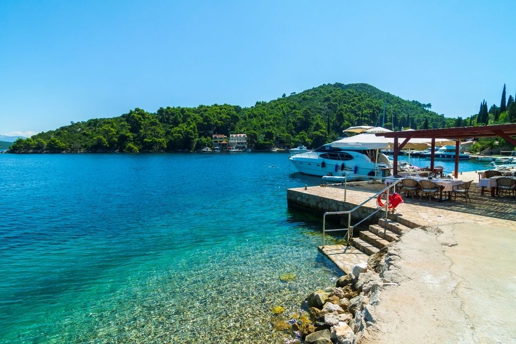 Na plaži u Stonu fekalije isplivale na površinu - Ne preporuča se kupanje!