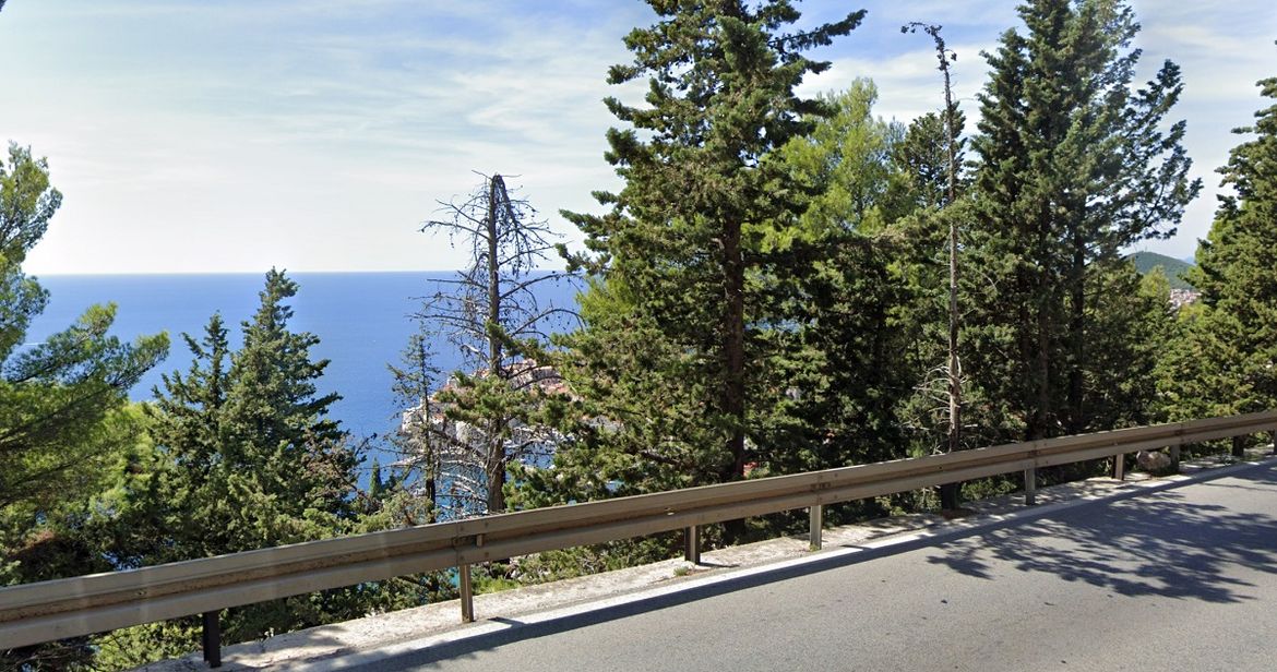 Preminuo mladić kojeg je policija zatekla bez dokumenata u šumi kod Dubrovnika