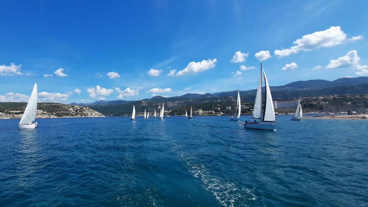 Drugi put u dva dana zbog bure odgođena Kraljevačka regata krstaša