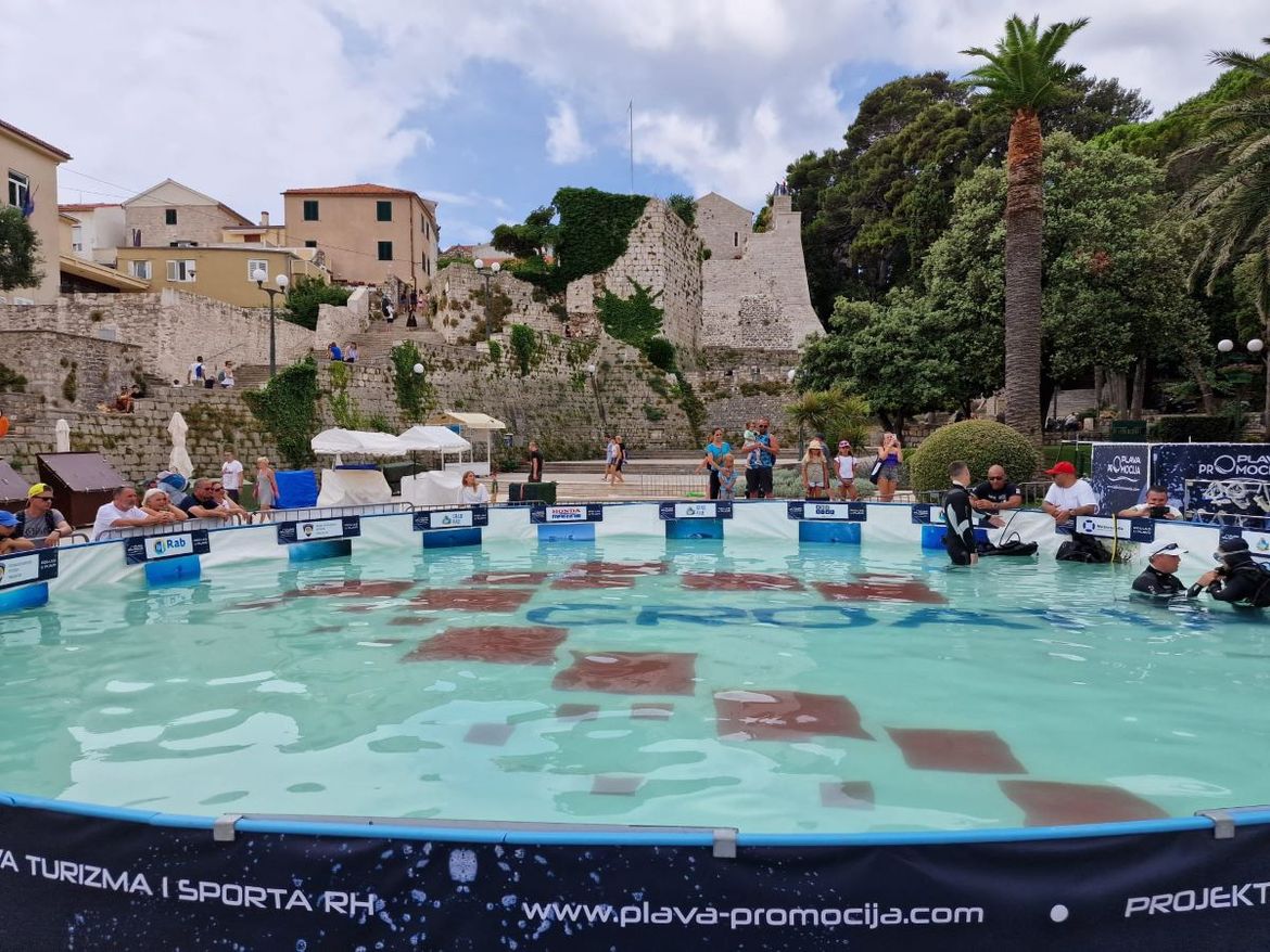 Ronilačka atrakcija u centru grada Raba