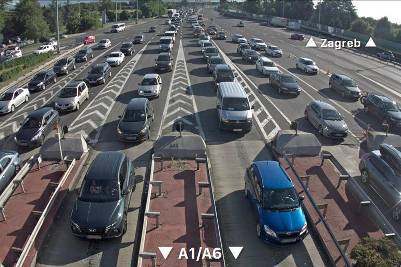 Pojačan promet u smjeru mora, na trajektnim lukama i pristaništima