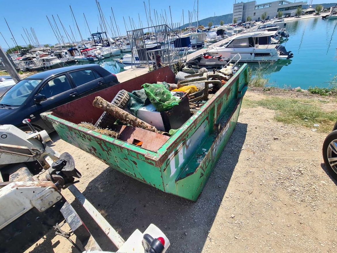 Kaštelanski ronioci izvadili 15 kubika otpada!