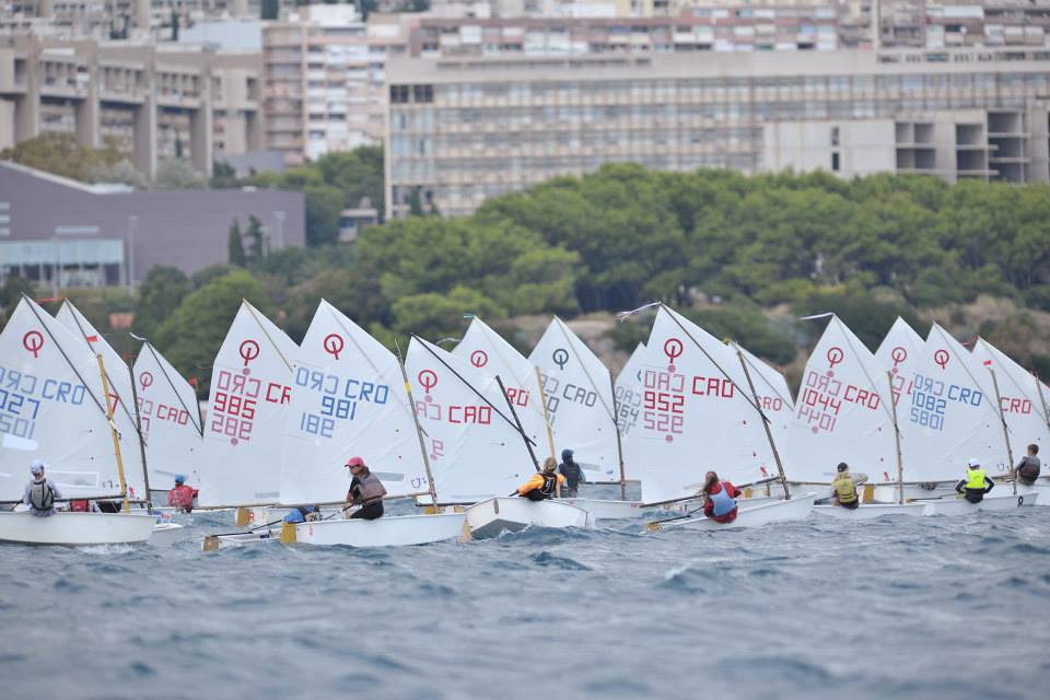 Splitski jedriličari se žale što im luke idu pod lučku upravu - Ministarstvo: "Ilegalno su naplaćivali vezove!" - Lučka uprava: "Ne trebaju se bojati!"