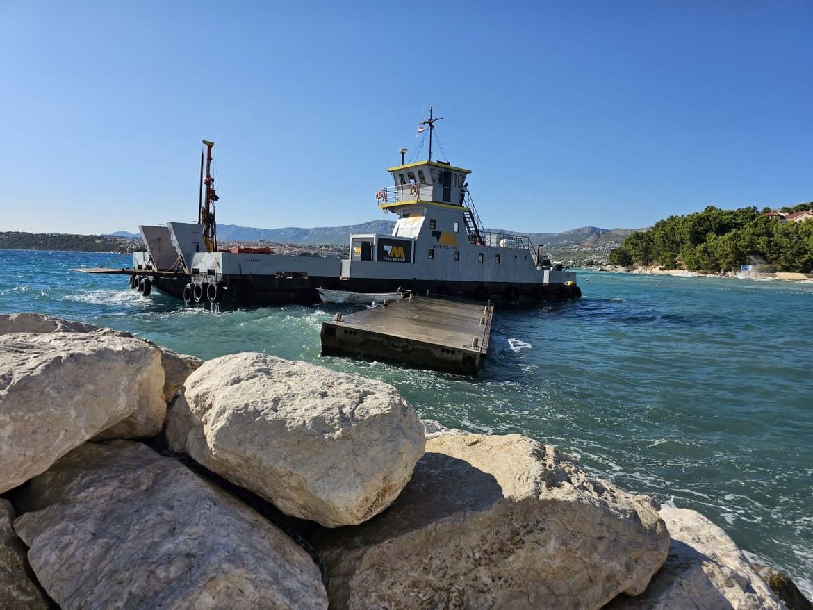 Na plaži u Podstrani jučer se nasukao brod - Evo što se dogodilo